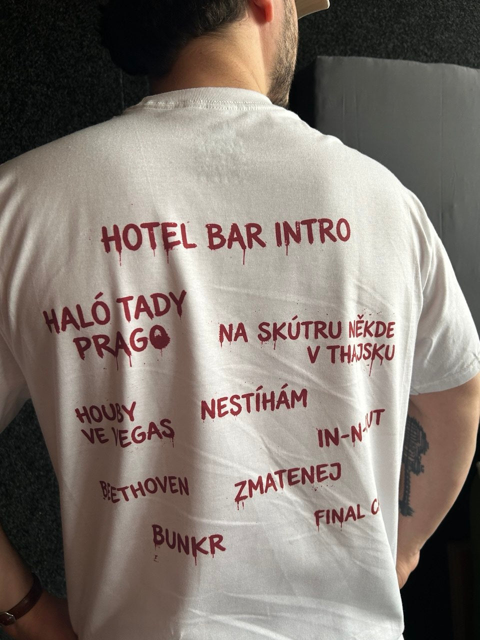Bílé Tričko "Haló Tady Prago"